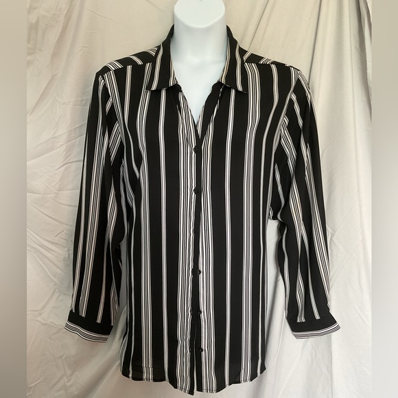 Avenue Blouse.  Black and White Stripe. Size 26/28.  Button front, Long sleeve - Picture 1 of 3